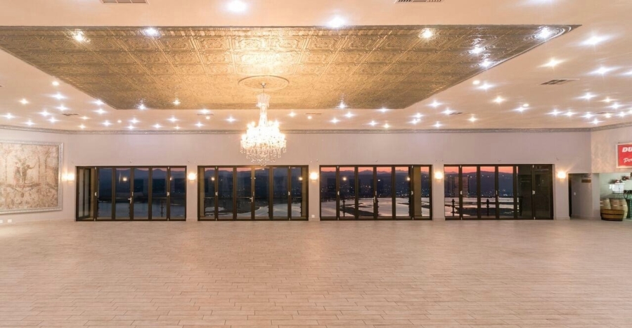 Commercial Property for Sale in Uitzicht Western Cape